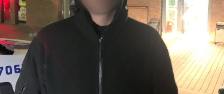 В Ужгороді поліцейські виявили водія-порушника, який мав із собою телескопічний кийок