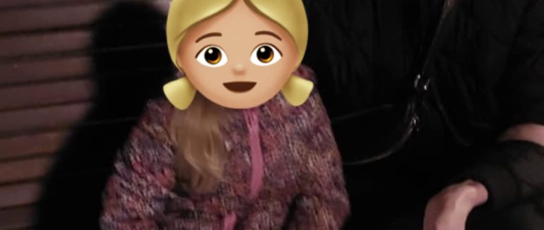 Поліцейські допомогли дівчинці, яка загубилась, знайти маму