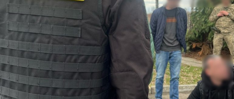 На Закарпатті правоохоронці викрили угруповання, яке переправляло осіб через кордон