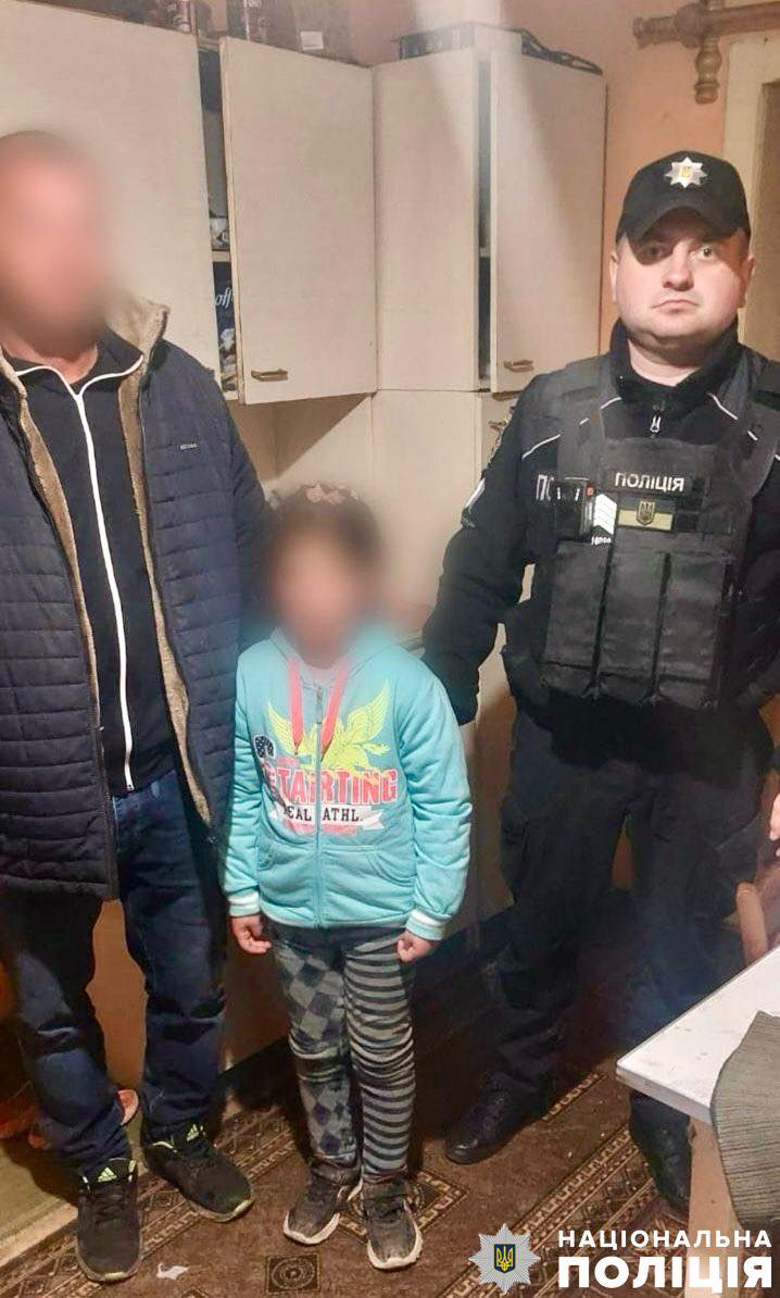 На Берегівщині поліцейські повернули додому 9-річну дівчинку, яка засумувала у бабусі