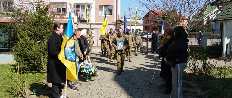 У Мукачеві відбулося поховання праху воїна полку «Азов», захисника Маріуполя Василя Бодячука