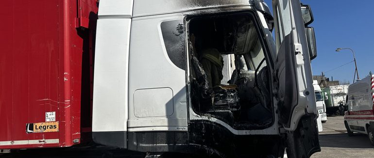 В Ужгороді під час пожежі у вантажному автомобілі постраждав чоловік