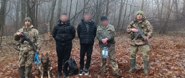У горах Закарпаття затримали двох порушників, яких до кордону вів 78-річний пенсіонер