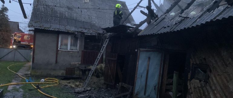 Тячівські рятувальники ліквідували пожежу в Буштині