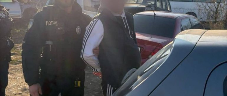 В Ужгороді поліція затримала зловмисника, який вкрав автомобіль