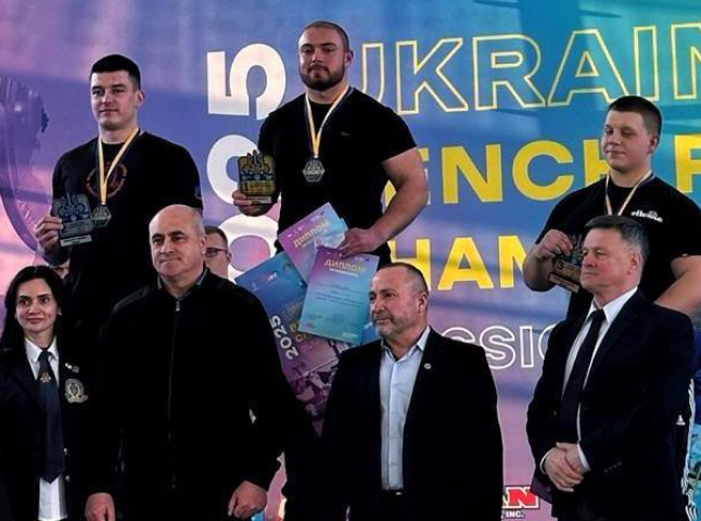 Мукачівець Ілля Ковач став чемпіоном України з класичного жиму лежачи