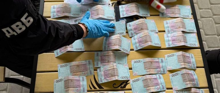 Закарпатець намагався підкупити начальника патрульної поліції