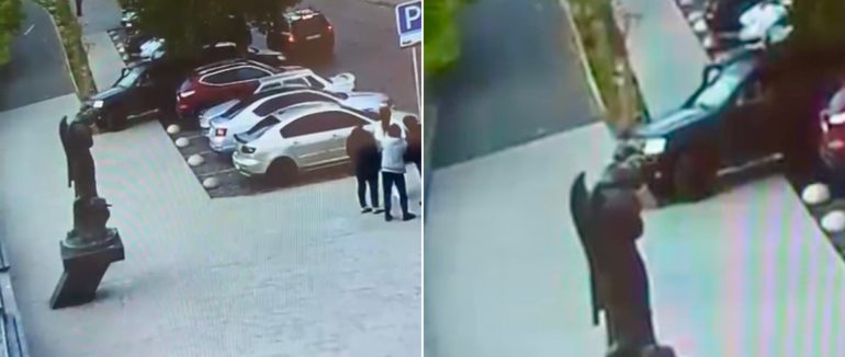 У Мукачеві водій джипа пошкодив електроопору