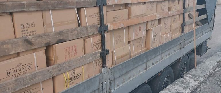 На кордоні з Угорщиною митники виявили партію контрафактних сковорідок