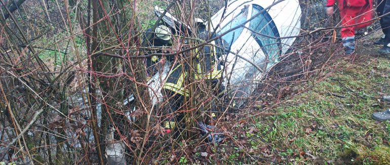 У селищі Воловець рятувальники деблокували жінку з понівеченого внаслідок ДТП авто