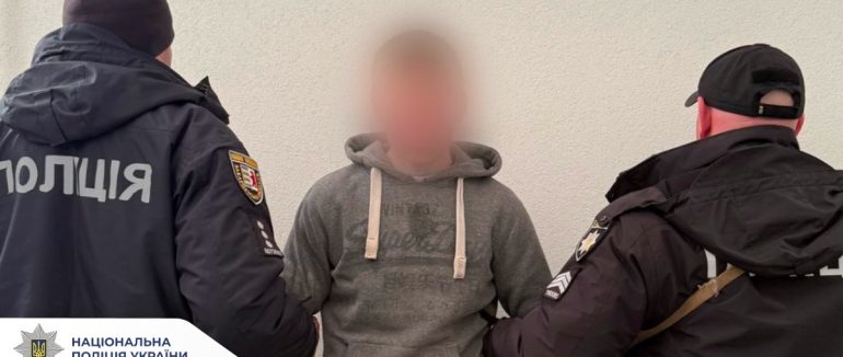 На Тячівщині молодик скоїв розбійний напад на працівницю магазину