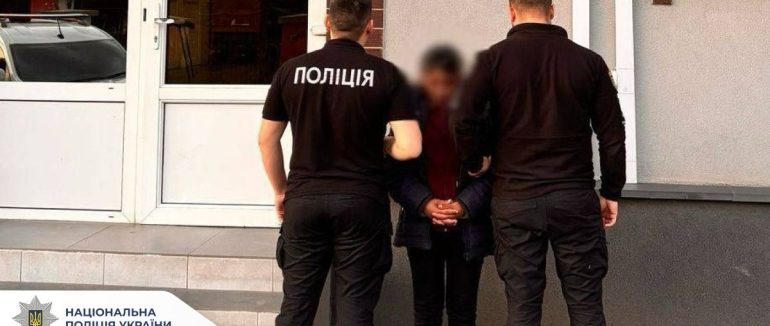 Вбивство на Берегівщині: 33-річна жінка накинулася з ножем на свого співмешканця