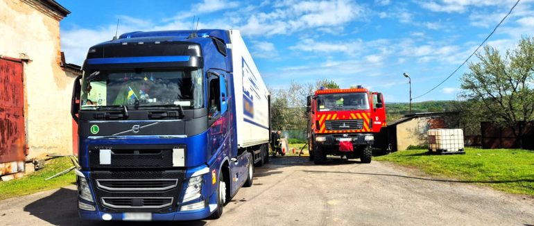 У Мукачівському районі рятувальники ліквідували пожежу в причепі з вугіллям