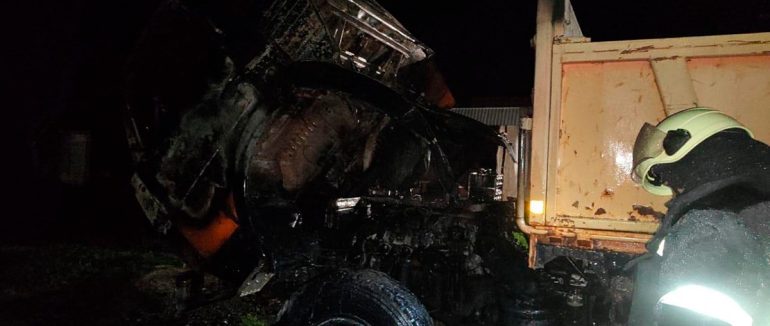 На Закарпатті вночі згоріла вантажівка: полум’я ліквідували за кілька хвилин
