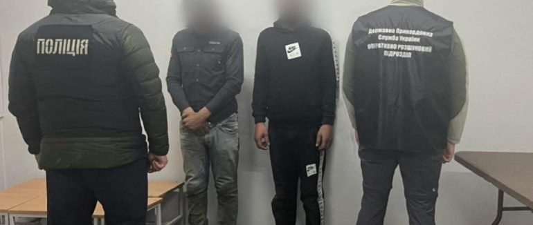 На Закарпатті прикордонники затримали трьох порушників у супроводі «провідників»