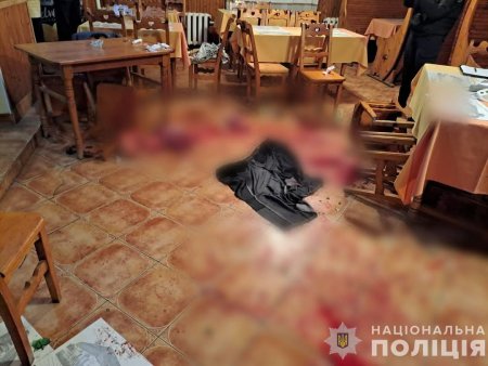 Замах на вбивство у закарпатському селі: молодик з пляшкою і ножем напав на односельця