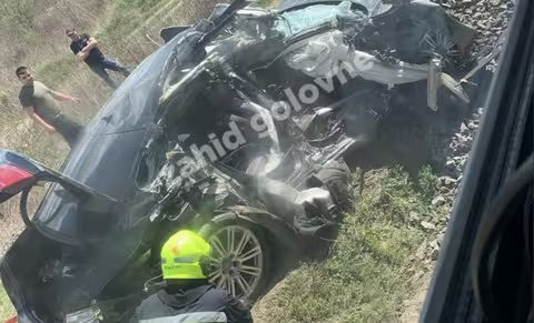 Дивом лишилася жива. На Ужгородщині жінка на Audi влетіла в поїзд