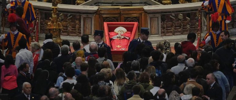 У Ватикані прощаються з Папою Римським Франциском