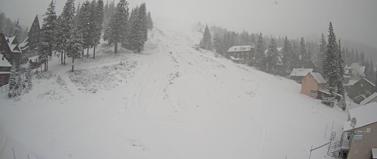 На Драгобраті випав сніг: температура -7 градуси морозу