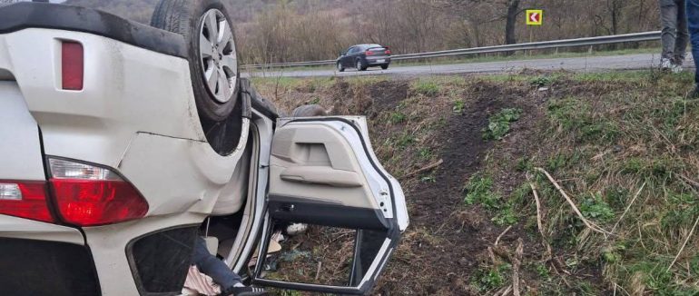 ДТП на Мукачівщині: автомобіль перекинувся на дах