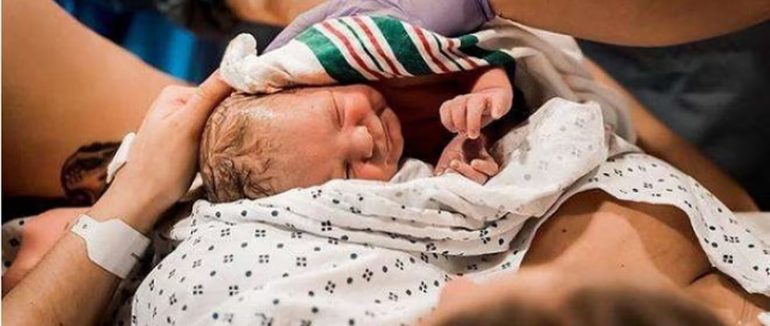 На Закарпатті жінка з Молдови народила прямо у «швидкій»