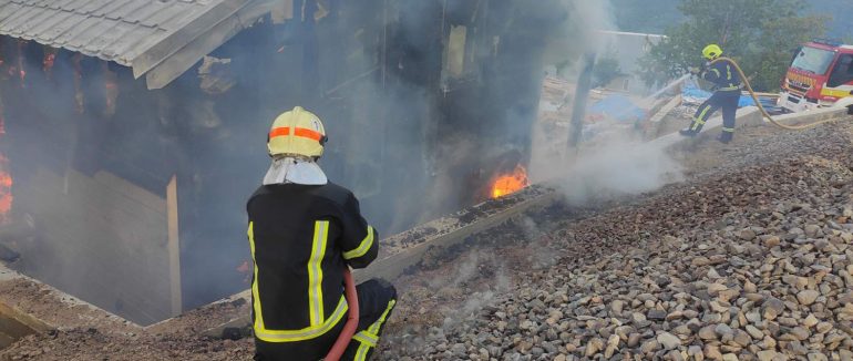 Тячівські рятувальники ліквідували пожежу у лазні