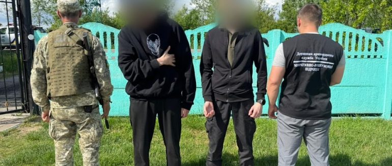 Біля кордону з Угорщиною затримали двох жителів Хмельниччини і Харківщини та їх переправника
