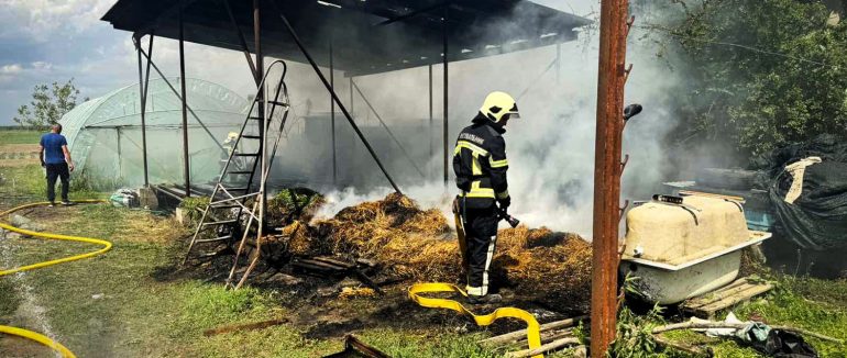 На Берегівщині горіла надвірна споруда з понад 3 тоннами сіна всередині