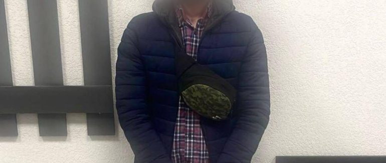 У Мукачеві чоловік вистрілив у сусіда і поранив шию, його затримали