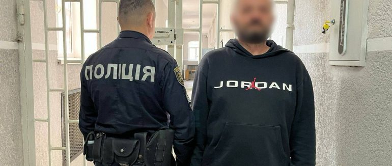 На Мукачівщині батько під час сварки намагався ножем вбити свого 22-річного сина