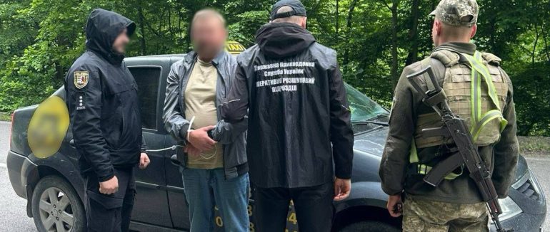 На Рахівщині поліція затримала зловмисника, який намагався переправити через кордон до Румунії жителя Донеччини