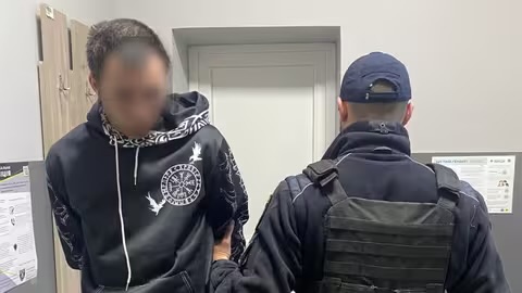 Зірвав ланцюжок прямо із шиї: у Мукачеві зухвало пограбували жінку