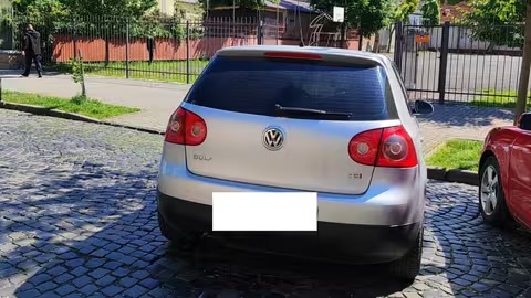 У Мукачеві оштрафували водія, який заблокував виїзд з подвір’я