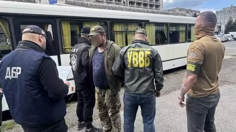 На Закарпатті викрили прикордонника, який допомагав військовозобовʼязаним перетнути держрубіж