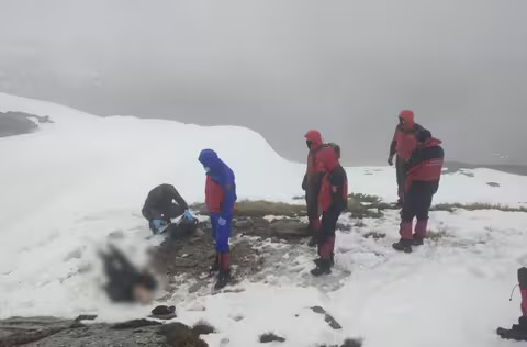 Гірські рятувальники та поліція транспортували тіло загиблого з гори Піп Іван