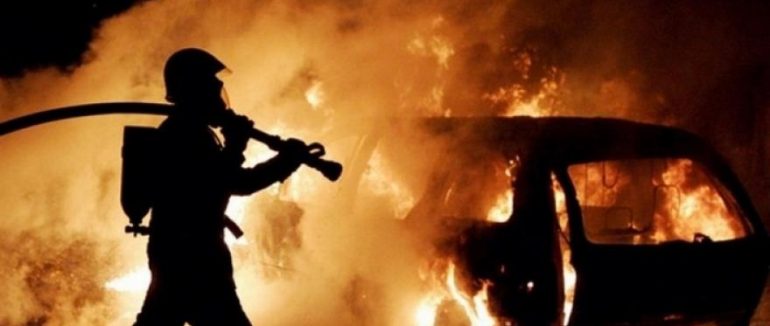 У Хусті вогонь знищив легковик ВАЗ