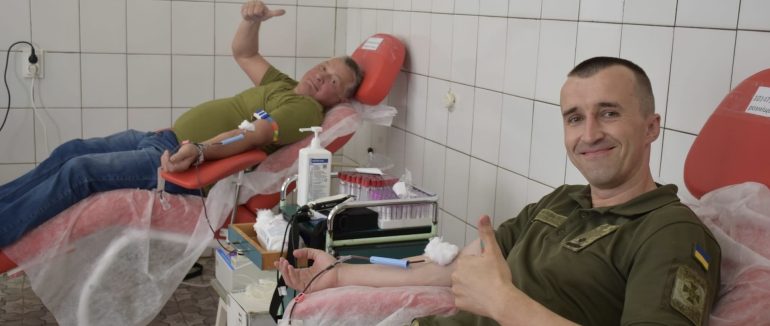 Шанс на життя: прикордонники Мукачівського загону стали донорами крові