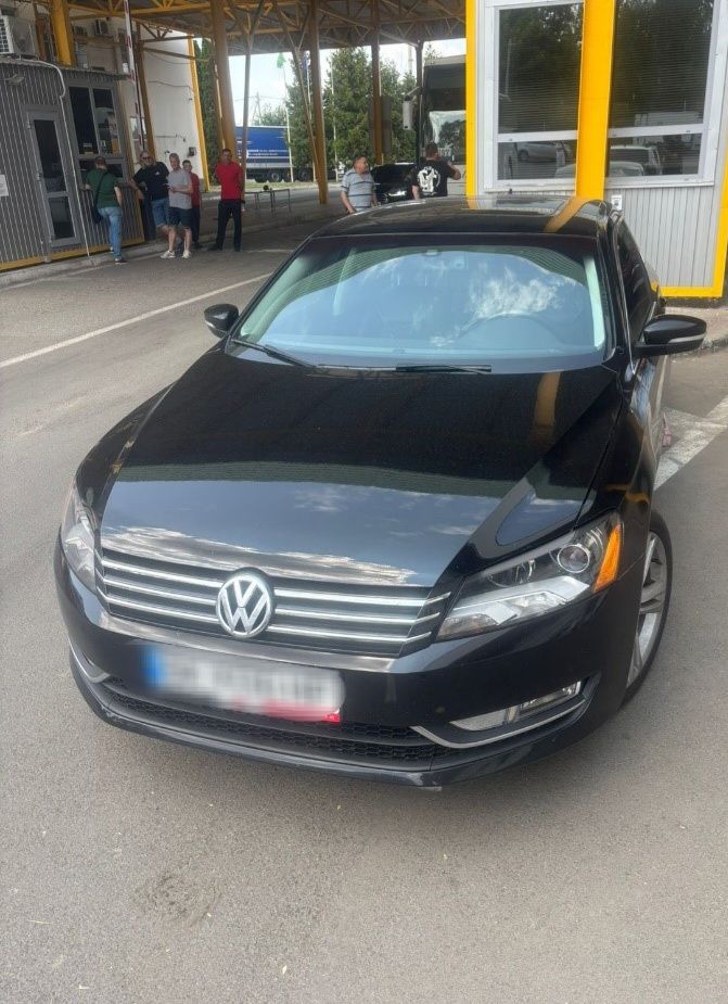 На кордоні з Угорщиною виявили викрадений автомобіль