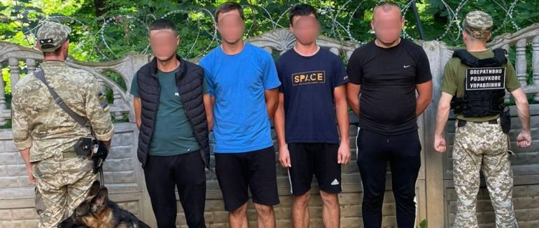 На околиці Ужгорода затримали 4-х молодиків з Рівненщини, які хотіли потрапити в Словаччину