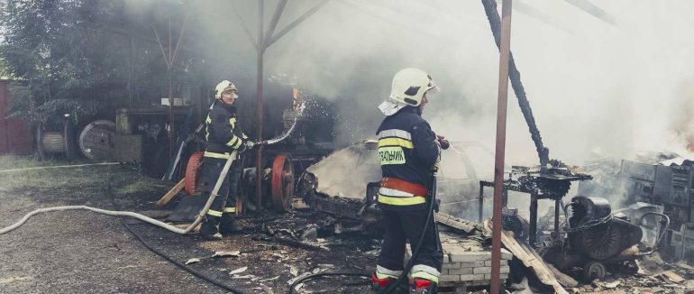 Вчора на Закарпатті згоріли 4 автомобіля: ввечері на Берегівщині вогонь знищив ВАЗ-2107