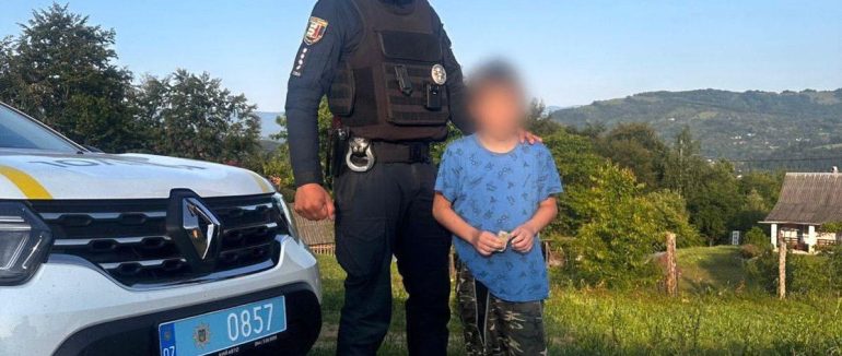 На Рахівщині поліцейські розшукали зниклого 9-річного хлопчика