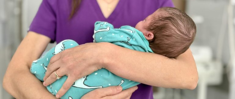 24 дівчинки та 20 хлопчиків: за тиждень у Мукачеві народилося 44 дітей