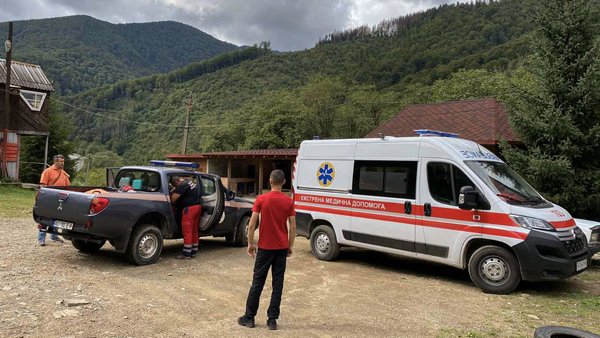 Рятувальники допомогли 15-річному закарпатцю, якому стало зле під час сходження на Петрос