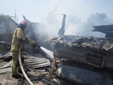 На Ужгородщині пожежа ледь не перекинулася на житловий будинок