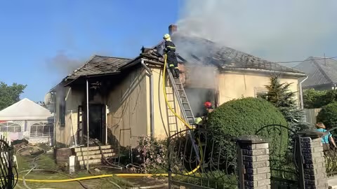 На Ужгородщині вогонь знищив 100 кв.м. будинку, поки власниця оселі працювала на городі