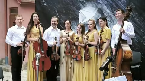 У Мукачеві зібрали 17 тисяч гривень для військових на благодійному концерті струнного оркестру