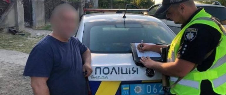 На Ужгородщині чоловік викинув у кювет 6 цуценят, його притягнули до адмінвідповідальності