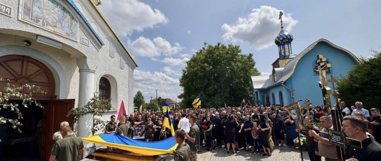 У селі Горонда на Мукачівщині попрощалися з полеглим на війні Михайлом Мучичкою
