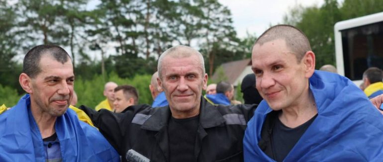 З російського полону повернулися українські воїни та цивільні