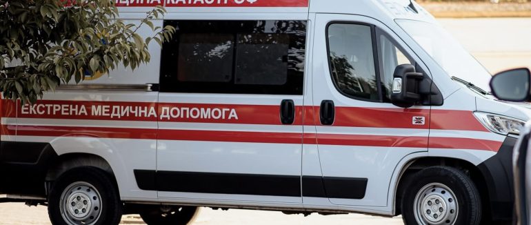 На Берегівщині 60-річний чоловік впав з даху під час ремонтних робіт